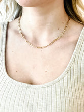 Load image into Gallery viewer, Gold paperclip necklace
