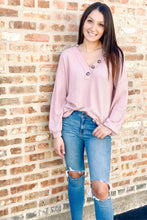 Load image into Gallery viewer, Women&#39;s blush waffle knit long sleeve shirt paired with medium wash ripped skinny jeans
